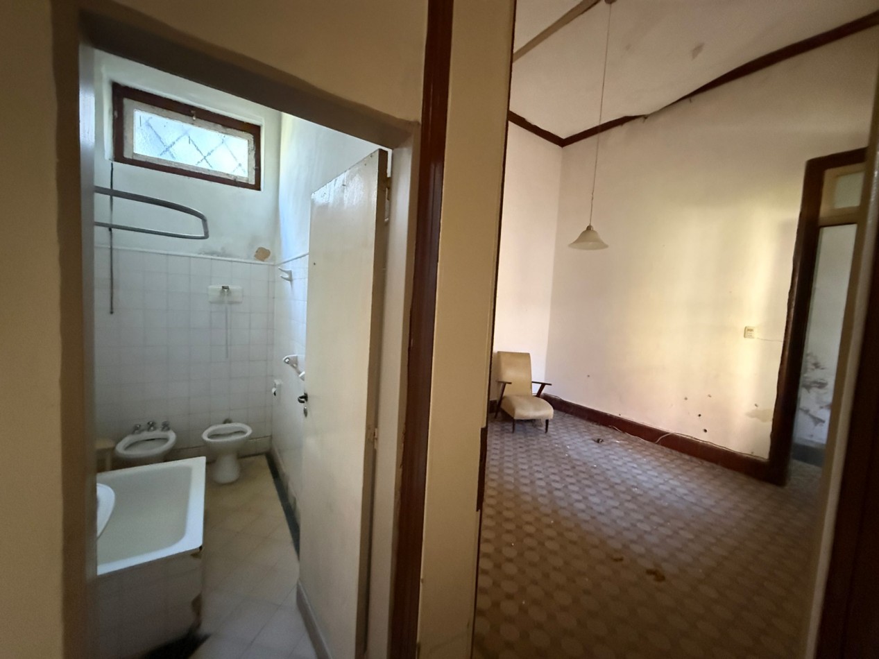 Casa en venta Caseros 206 esquina Andrade