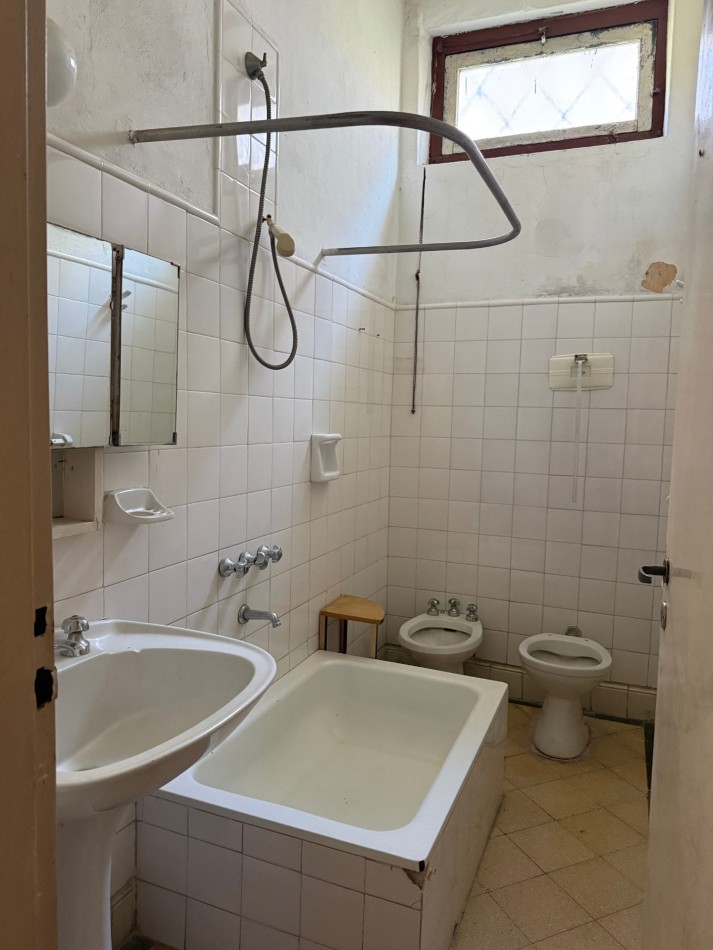 Casa en venta Caseros 206 esquina Andrade