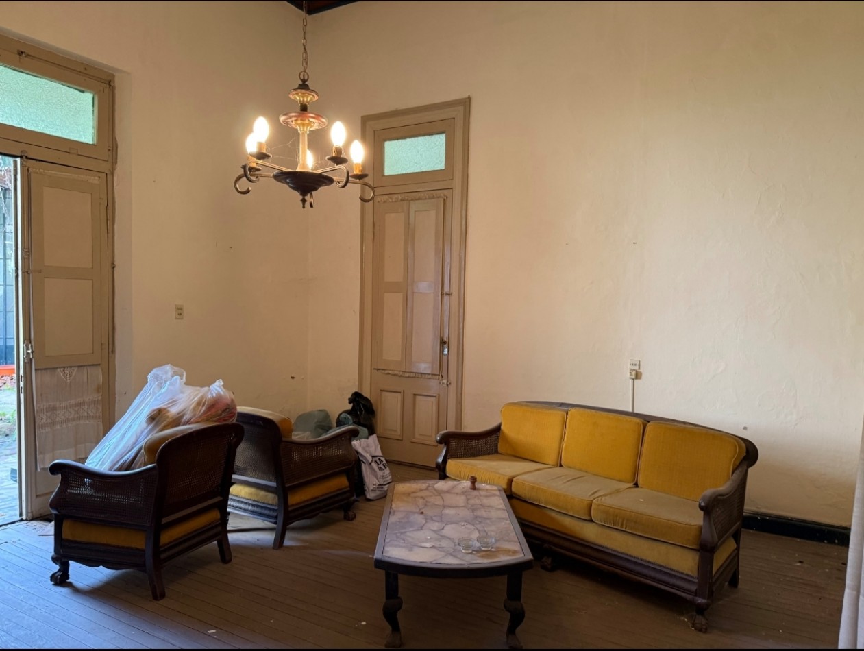 Casa en venta Caseros 206 esquina Andrade