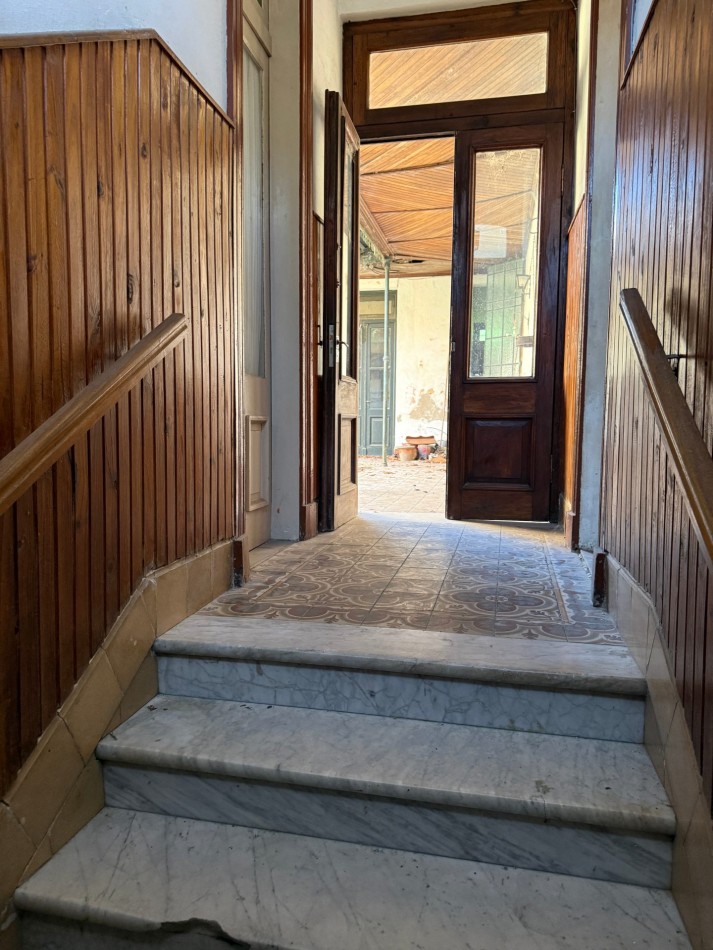 Casa en venta Caseros 206 esquina Andrade