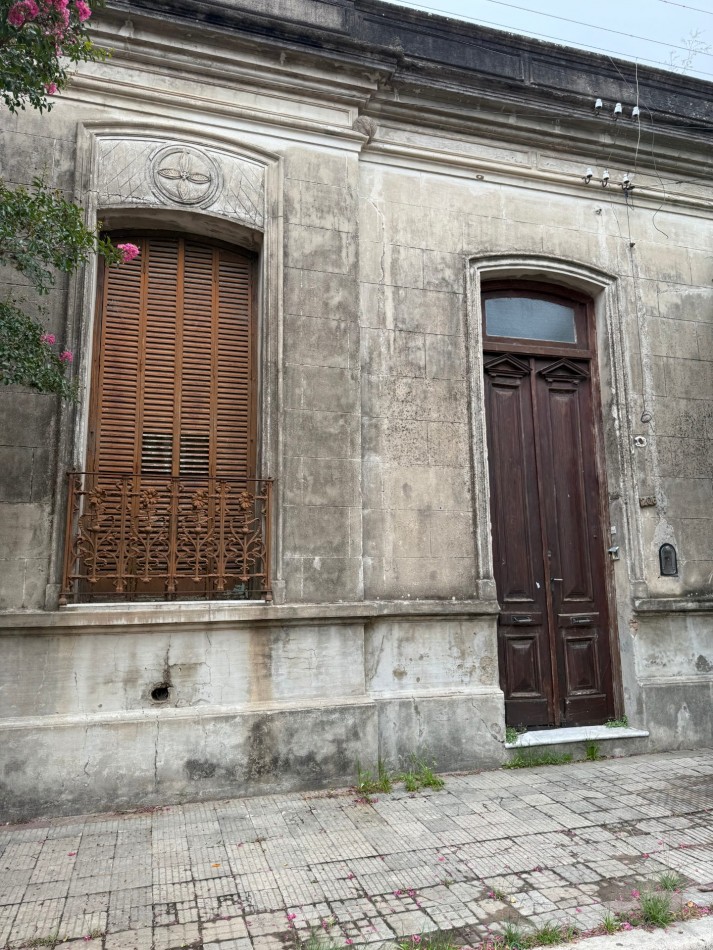 Casa en venta Caseros 206 esquina Andrade