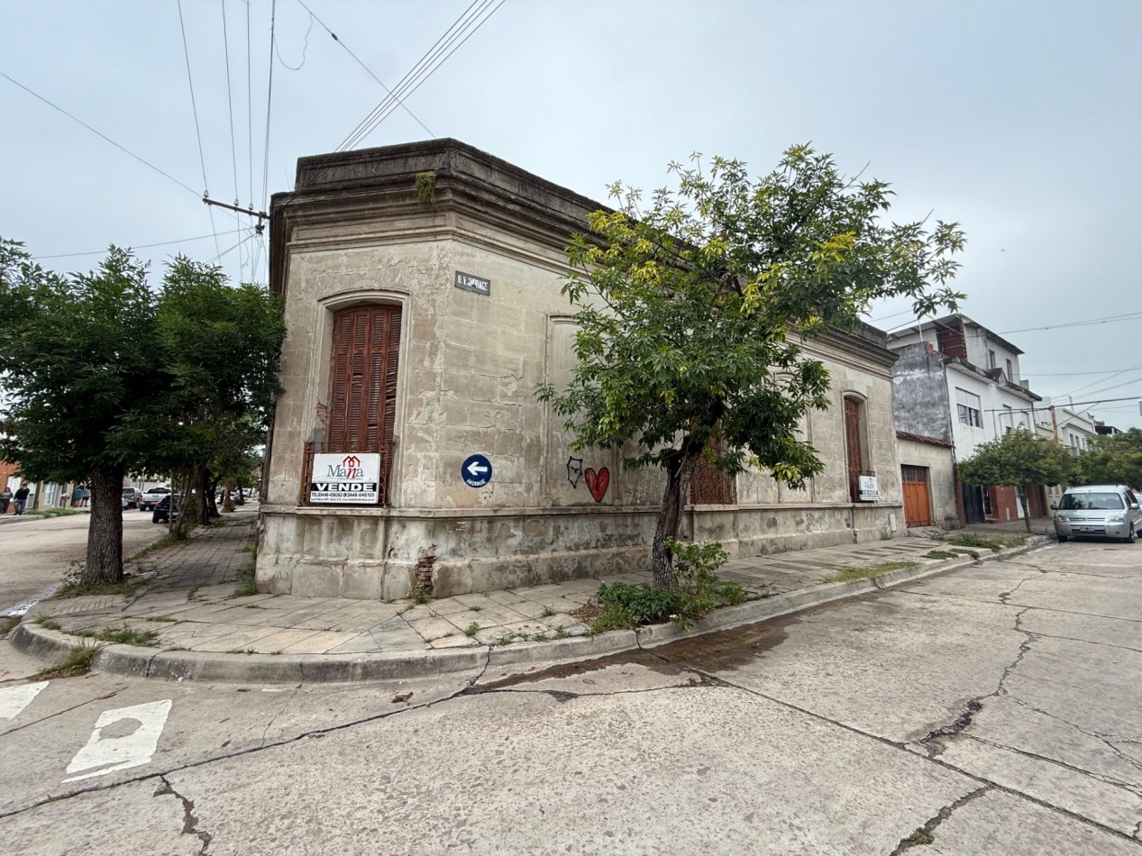 Casa en venta Caseros 206 esquina Andrade