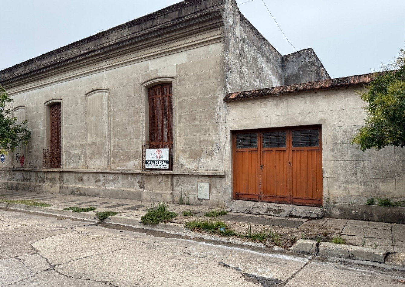 Casa en venta Caseros 206 esquina Andrade