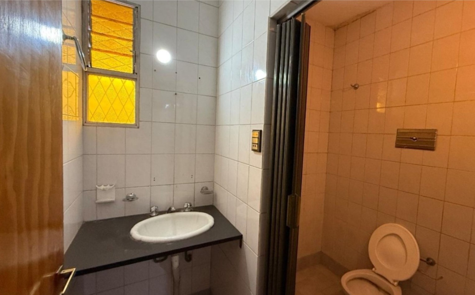 Casa en venta y 2 Departamentos Neyra 845/85/855