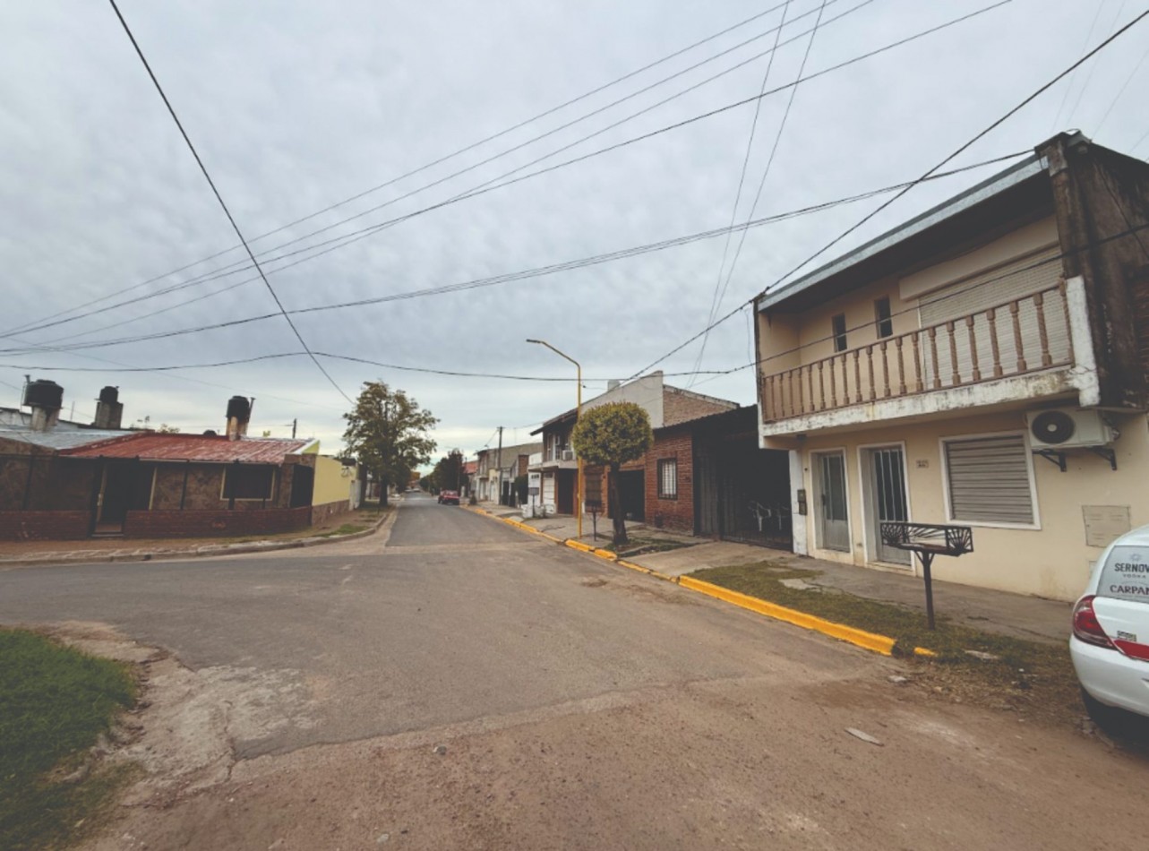 Casa en venta y 2 Departamentos Neyra 845/85/855