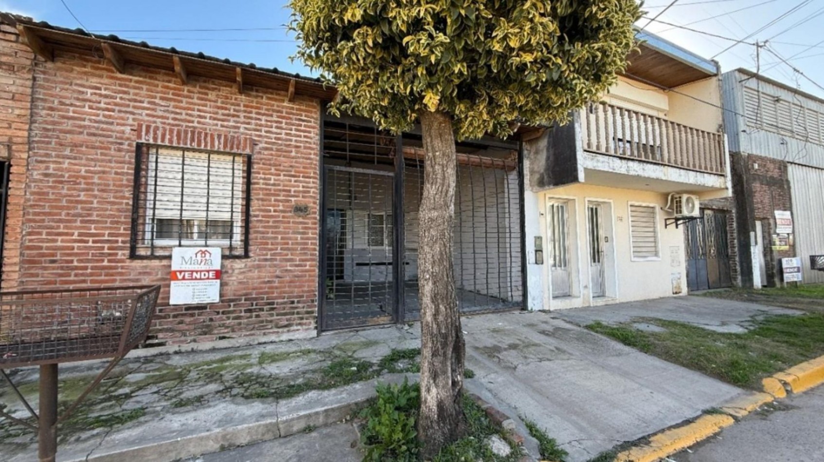 Casa en venta y 2 Departamentos Neyra 845/85/855
