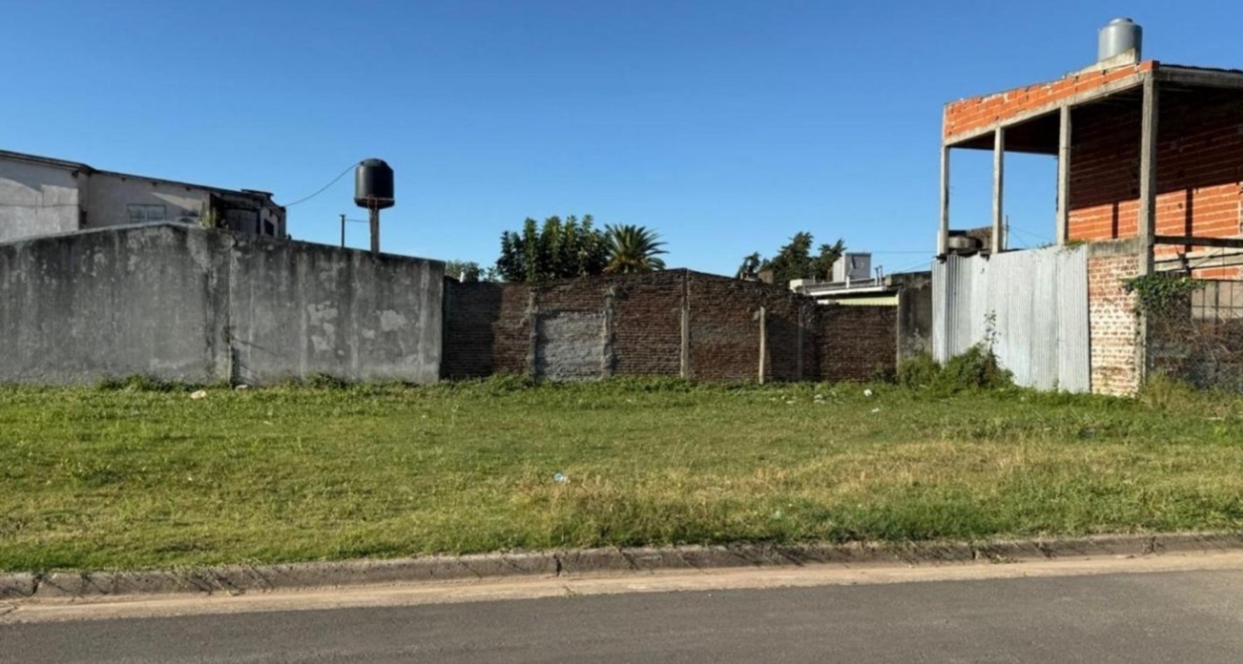 Terreno en venta Cervantes 835