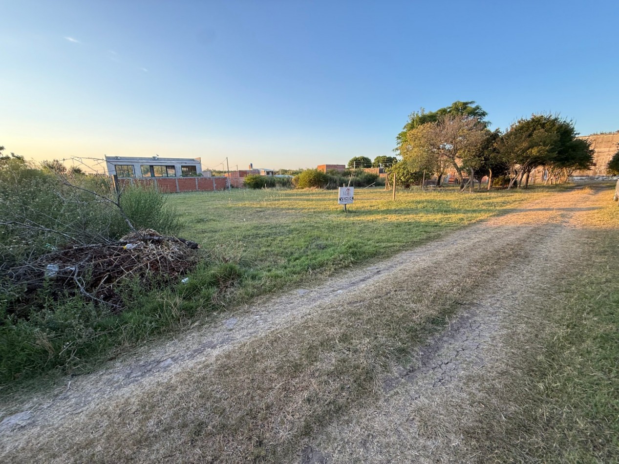 Terreno en venta Pasaje 407 y Ariel Montalvo
