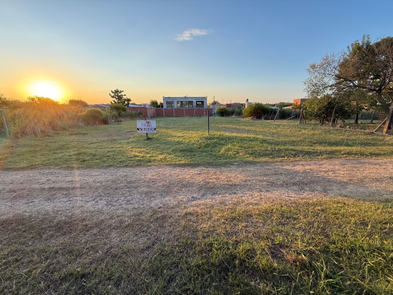 Terreno en venta Pasaje 407 y Ariel Montalvo