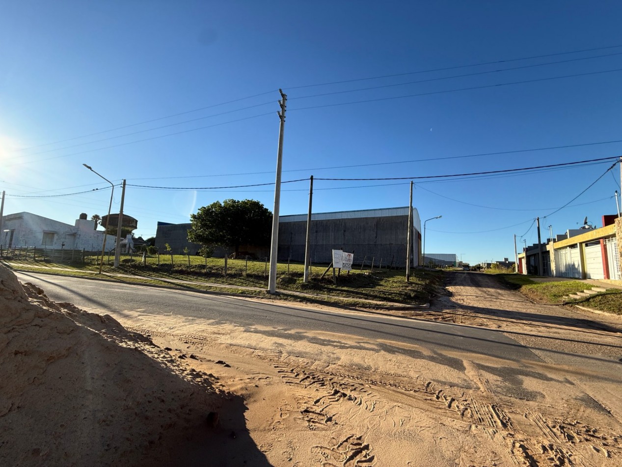 Lote en venta Casuarinas y Perito Moreno