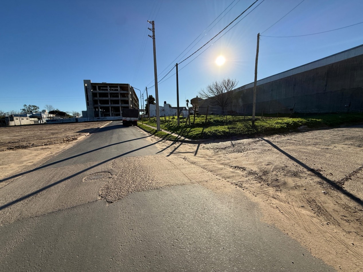 Lote en venta Casuarinas y Perito Moreno