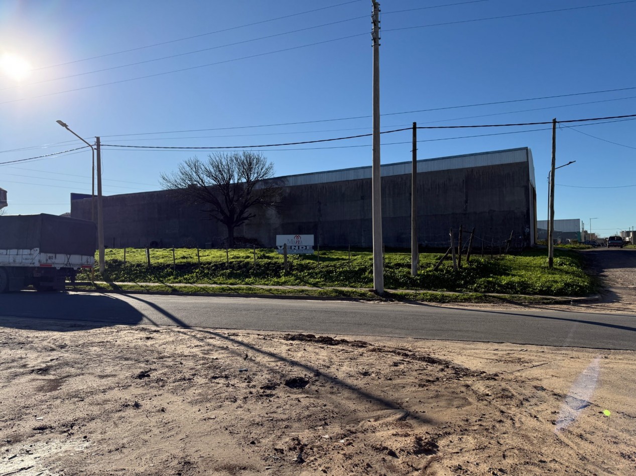 Lote en venta Casuarinas y Perito Moreno