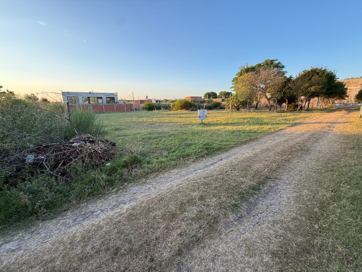 Terreno en venta Pasaje 407 y Ariel Montalvo