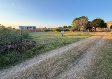 Terreno en venta Pasaje 407 y Ariel Montalvo